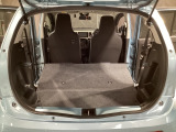 リアシートも簡単格納ができ、大きな荷物もらくらく収納できます!