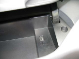 運転席の前物入とUSB端子