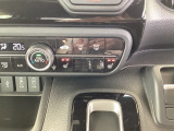 運転席/助手席シートヒーターで寒い日もすぐに温かくなり快適に過ごせます。2段階の温度調整が可能です
