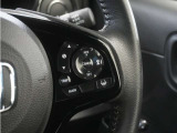 ホンダセンシングが装備されています。アダプティブレーダークルーズやレーンキープアシスト、車線逸脱防止機能なども備えていて、ロングドライブも快適で安全にお楽しみいただけます。