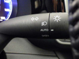 【オートライト】車外の明るさに応じて、自動的にライトの点灯・消灯をしてくれます。