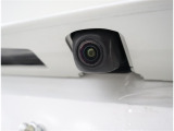 バックカメラが付いているので後方確認が非常にしやすいです。今や運転初心者も熟練者も必須装備!ついていて損はないですね♪
