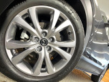 【純正18インチアルミホイール】外観にマッチした純正アルミホイールを装着しております。各種社外アルミホイールや、スタッドレスタイヤも取扱いしております。是非ご相談ください♪