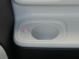ホッとカップホルダーが運転席・助手席にあります。ホットドリンクをちょうど良い温度でキープしてくれる保温機能付で嬉しいです。