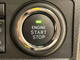 エンジン始動はプッシュスタートで楽々♪電子カードキーを携帯していれば、ブレーキを踏みながらボタンを押すだけで、エンジンの始動がスマートに行えます♪