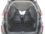 3列目シートを跳ね上げれば広々ラゲッジスペースになります!!