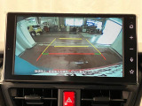 【バックカメラ】 駐車時に車両後方の様子を見ることができるので、運転の不安を軽くします。