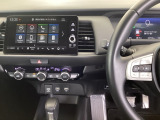 ホンダ純正メモリーナビ搭載なので、遠方へのドライブもお任せ下さい!ステアリング左手側にオーディオ関連のコントロールスイッチを配置しています。操作時は視線を逸らすことなく運転に集中できます