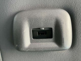 後席USB接続も可能です。スマホ充電もできます。