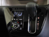 車内を快適に、オートエアコンを装備しています。