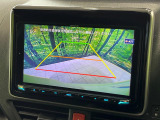 【バックカメラ】駐車時に後方がリアルタイム映像で確認できます。大型商業施設や立体駐車場での駐車時や、夜間のバック時に大活躍!運転スキルに関わらず、今や必須となった装備のひとつです!