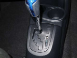 ゲート式シフトレバー付き。発進時やシフトチェンジ時もストレスなく運転を楽しめます♪