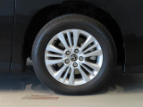 純正のアルミホイール装着車です。タイヤサイズは205/60R16です。