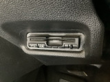 ハンドルの左下にETCがついています。高速道路の料金所の通過も楽々です。 カードの取り出しもしやすい場所についています。