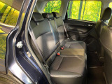 後部座席も気になるようなキズ・汚れやへたり等、大きなダメージはなく、良好な状態です。