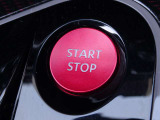 【プッシュスタート】キーが車内にあれば、エンジンの始動・停止はブレーキを踏んでスイッチを押すだけ!キーを取り出す手間を省き、ワンプッシュで操作するので簡単でスムーズ!