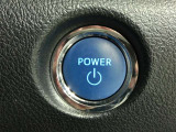 プッシュ式エンジンスタートボタンです。勿論スマートキーは、バックに入れたままでOKです!