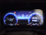 とっても見やすいメーターです。夜間時はラグジュアリーな気分にさせてくれる照明が魅力ですので、夜のドライブも楽しみになりますよ♪