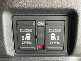 【両側パワースライドドア】スマートキーや運転席のスイッチで後席両側スライドドアの開閉が可能♪電動だから力を入れてドアを開ける必要が無く、小さなお子様でも簡単に開け閉めでき快適です♪
