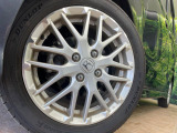 【純正15インチアルミホイール】外観にマッチした純正アルミホイールを装着しております。各種社外アルミホイールや、スタッドレスタイヤも取扱いしております。是非ご相談ください♪