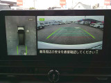 真上から見下ろしたような映像で、見えにくい後方もしっかり確認できるアラウンドビューモニター。狭い駐車場などでも安心して駐車できます。