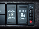運転席からもスライドドアをボタン操作でスピーディーに開閉できます!またスマートキーでも操作できるので便利です。