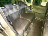 後部座席も気になるようなキズ・汚れやへたり等、大きなダメージはなく、良好な状態です。