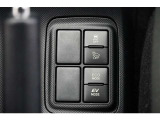 EVモードは電気モーターのみを使って走行するモードです。深夜の住宅街、屋内駐車場でエンジン騒音や排気ガスを気にすることなく走行できます。
