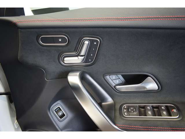 お取り置き メルセデス・ベンツ CLAクラス CLA180 AMGライン の中古車詳細 (29,000