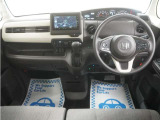 運転にかかわる様々な操作を安全に行えるように視点移動が少なく、操作性に配慮されたスイッチ類が凝縮されたコクピットです。
