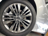 【純正18インチアルミホイール】外観にマッチした純正アルミホイールを装着しております。各種社外アルミホイールや、スタッドレスタイヤも取扱いしております。是非ご相談ください♪