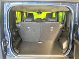 普段のお買い物や通勤、送迎等に十分な荷室スペースを確保しております。セカンドシートを倒すと、大きな荷物の積載も可能です♪