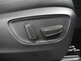 運転席はパワーシートなのでお好みのドライビングポジションに調整可能です♪