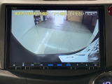 バックをするとき自動でリアの様子が映る『リアカメラ』付き! 画面で確認しながらバックが出来るので駐車の時も安心です。