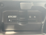 【ETC車載器】がついておりますので高速道路などの有料道路の料金所を停止することなく通過できます。当店でセットアップも可能ですのでご納車当日よりご利用いただけます。