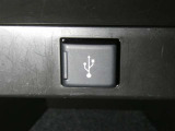 【充電用USB端子】デバイスの充電に便利です。※実際の接続端子は写真で確認or店舗までご気軽にお問合せください♪