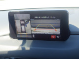 狭い場所での駐車やすれ違いなどでより的確な運転操作に役立つ360&deg;ビューモニターが装備されています。