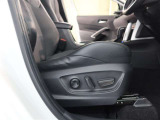 パワーシート搭載。微妙な調整が手軽にでき、ピッタリなポジションで運転することが可能です。