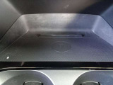 ワイヤレス充電(Qi)搭載!!対応スマ-トフォンなら置くだけで充電可能です