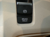 【ブレーキホールド】信号待ちなどでブレーキを踏み続けなくともブレーキがキープされます!アクセルペダルを踏むと解除され発進することが可能です!