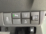 【HondaSENSING】を搭載しております。安全・快適な運転をサポートするためにHondaが独自に開発した6つの機能は事故を予防してドライバーや同乗者、そして歩行者の命を守るために役立つ機能です。