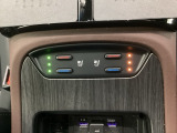 フロント両席にはシートヒーター・シートエアコンが付いています!寒い日・暑い日に便利な装備ですね。
