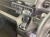 発進時から滑らかに加速する無段階変速のCVTはストップ&ゴーの多い街の中も快適です