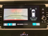 バックでの車庫入れも安心です! リアカメラが付いているバックモニター付のナビを装備しております。操作線もついており距離感も画面から確認できます。