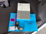 メンテナンスノート【整備記録簿】、取説も揃っています。スマートキーはバッグなどにしまったままボタン操作でエンジンの始動・停止ができて大変便利です。