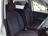 適度なホールド感のあるフロントシートは疲れにくく長時間の運転でもしっかりサポートします。