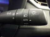 【オートライト】車外の明るさに応じて、自動的にライトの点灯・消灯をしてくれます。
