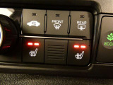 運転席と助手席には寒い時にうれしいシートヒーターが装備されてます。