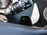 ステアリングパドルシフト『クイックなシフト操作が可能!レスポンスが高く、運転者様のギア変則にしっかりとついてきてくれます!ジャガーと一体となれる装備です。』