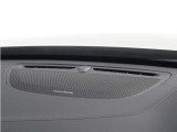 【harman/kardon】世界のオーディオファン垂涎のプレミアムサウンドシステムを搭載。原音に近い音場空間を忠実に再現。乗る人すべてに最良の音響体験を提供します。